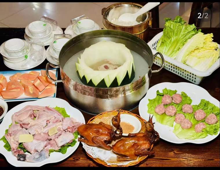 冬瓜火锅配烤乳鸽